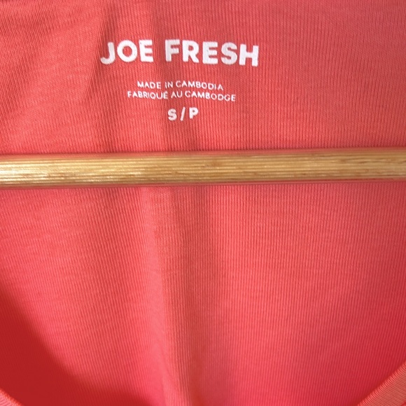 3/$15! Joe Fresh Women’s Short Sleeve V Neck T-Shirt. Size S - Picture 4 of 5